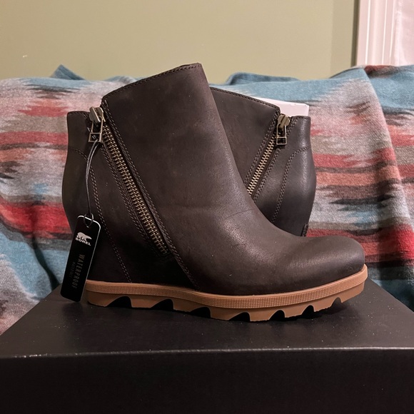 Brand New leather Sorel Joan of Arctic wedge II Zip Booties - Picture 6 of 15